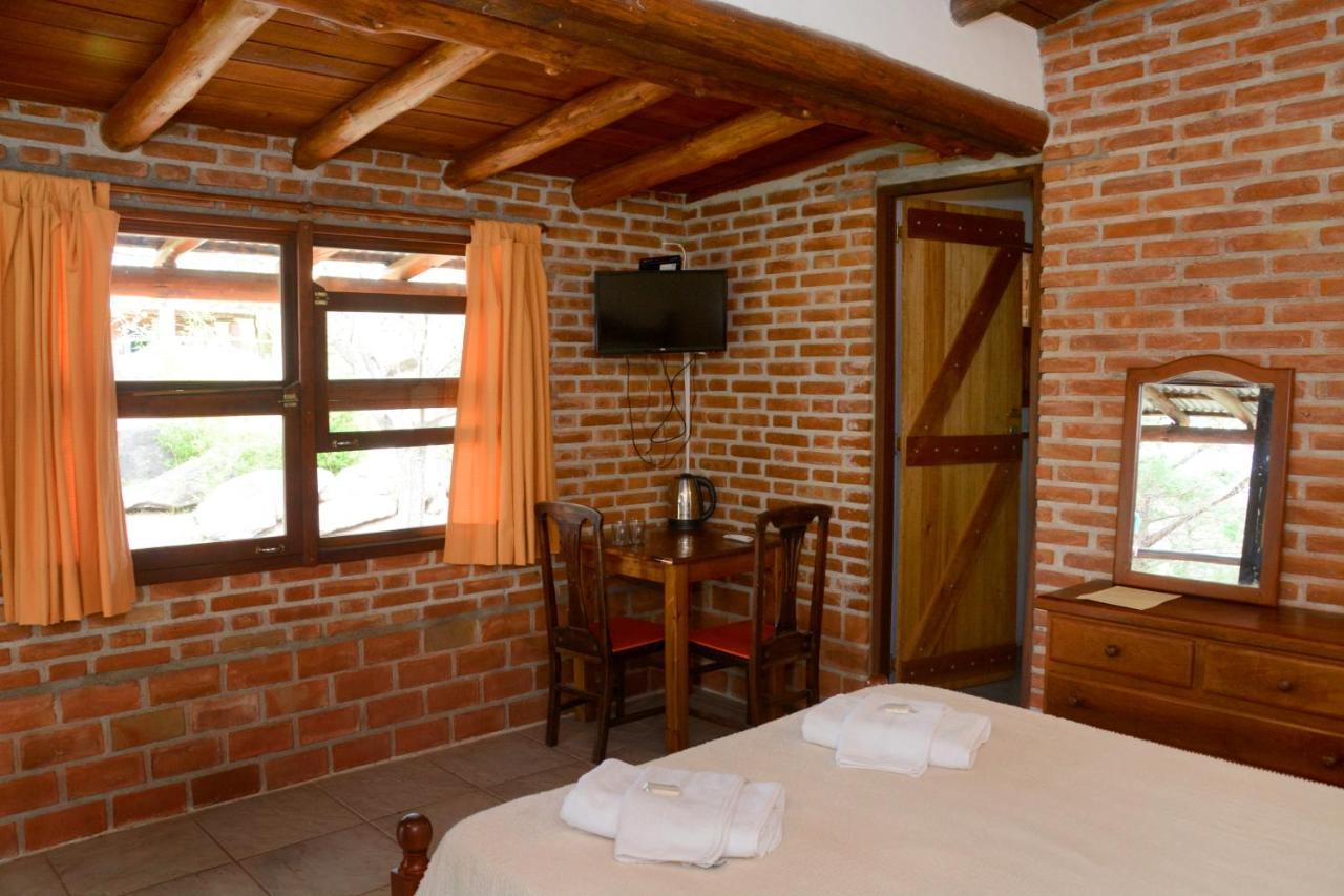 La Toma Complejo De Montana - Cabanas Y Habitaciones En Hosteria Міна-Клаверо Екстер'єр фото